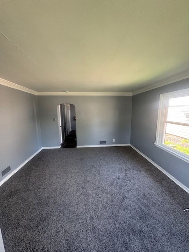 Building Photo - 1318 E Frye Ave