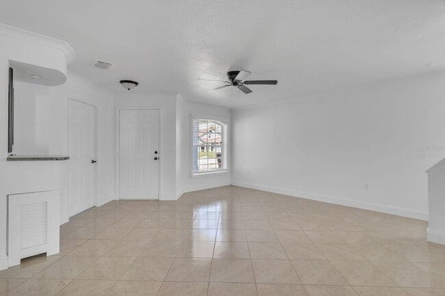 Building Photo - 2113 Jessa Dr