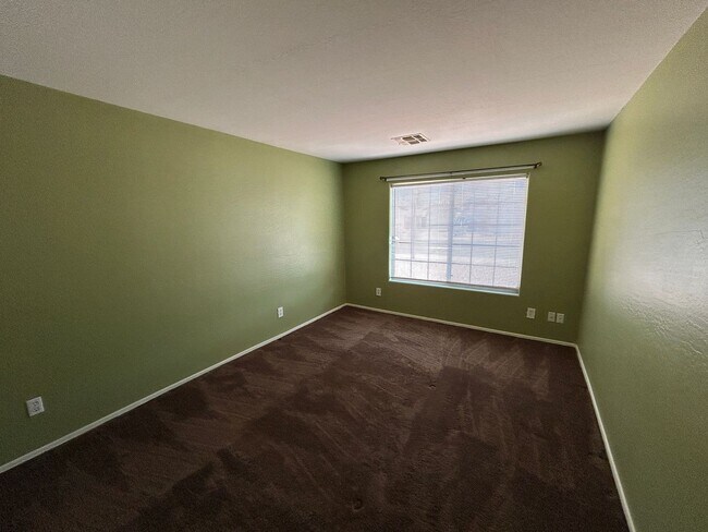 Building Photo - 13444 W Paradise Ln