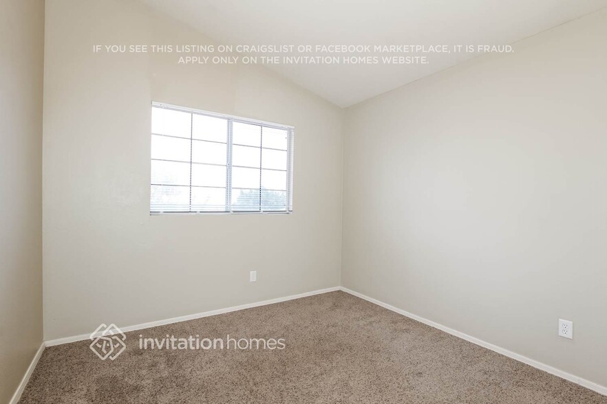 Building Photo - 15923 N 89th Ave