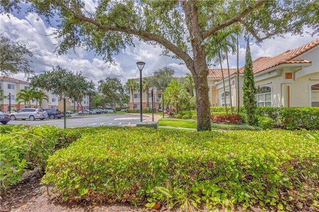 Building Photo - 9833 Baywinds Blvd