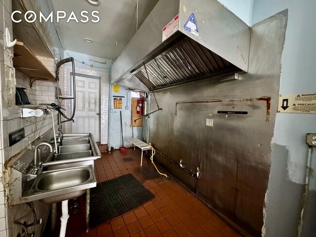 Building Photo - 393 Classon Ave