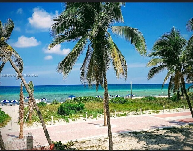 Building Photo - 5161 Collins Ave