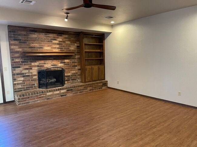 Building Photo - 2325 Apple Way