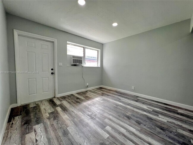 Building Photo - 808 NW 7th Terrace