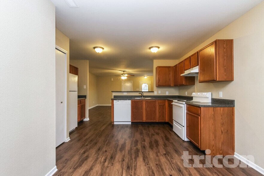 Building Photo - 1615 Blue Grass Pkwy