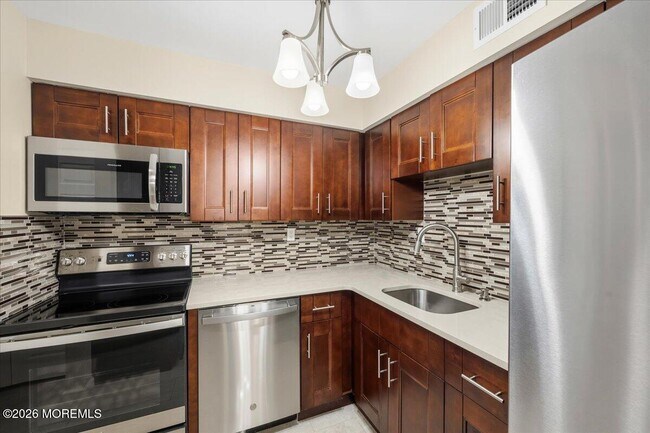 Building Photo - 203 Wellington Pl