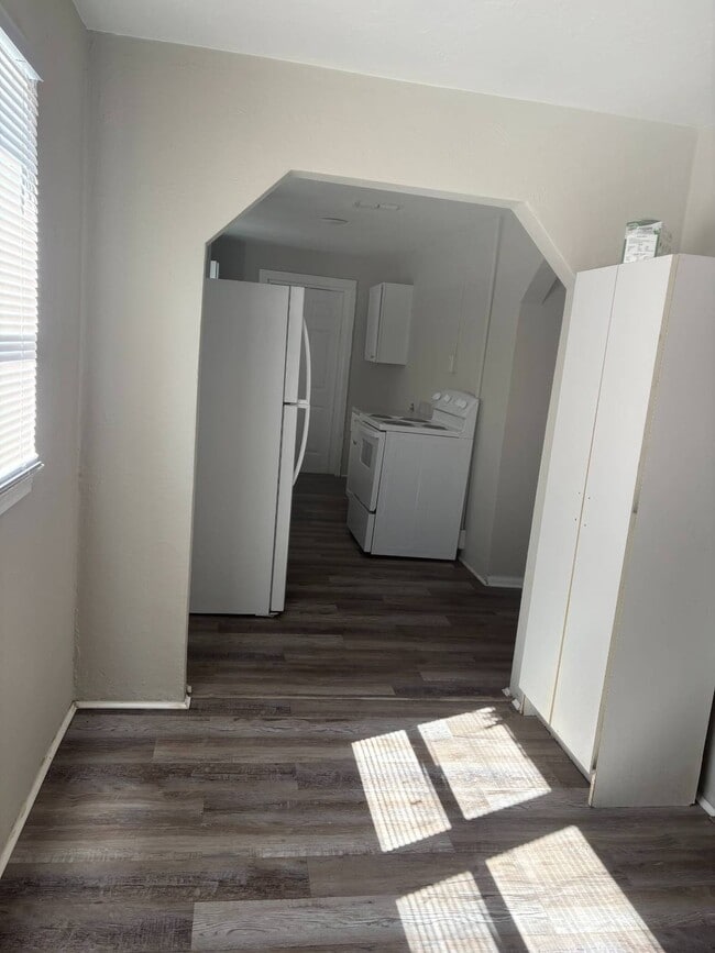 Building Photo - 12420 N Florida Ave