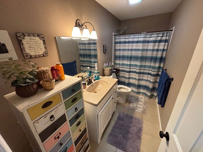 Building Photo - Beautiful Ogden home close to Fort Riley!