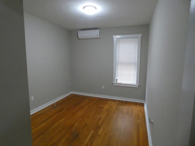 Building Photo - 2 Main St