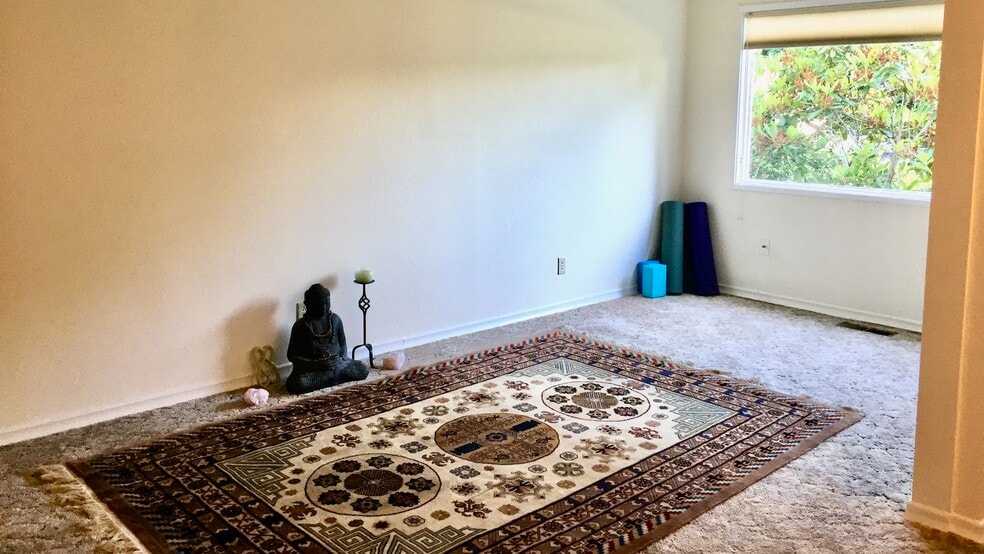 Bonus Room - 1103 Brawne Avenue NW