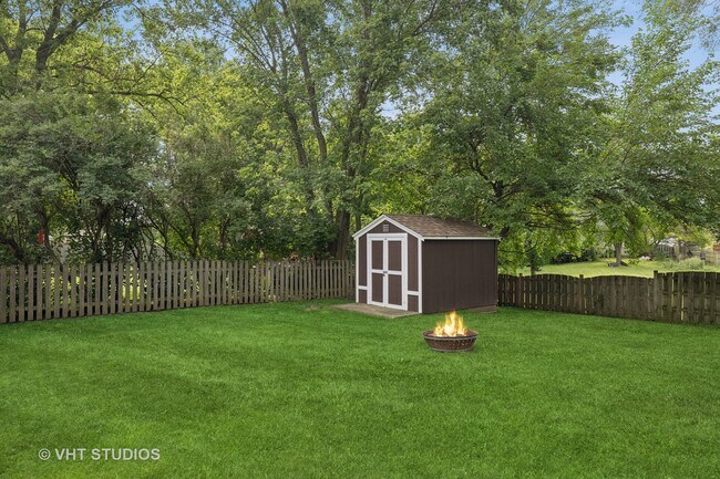 Building Photo - 985 Heartwood Ln