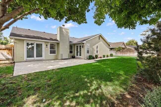 Building Photo - 2168 N Glennfield Way