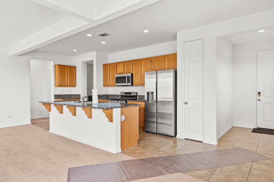 Building Photo - 62855 Kitetail Dr