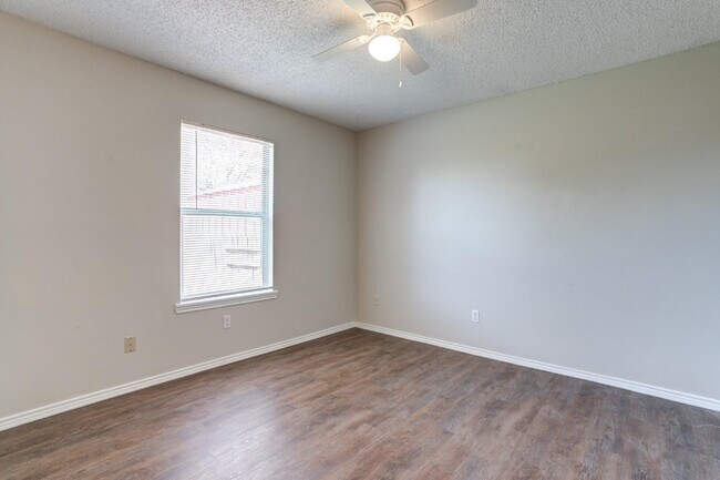 Building Photo - 6113 6th St