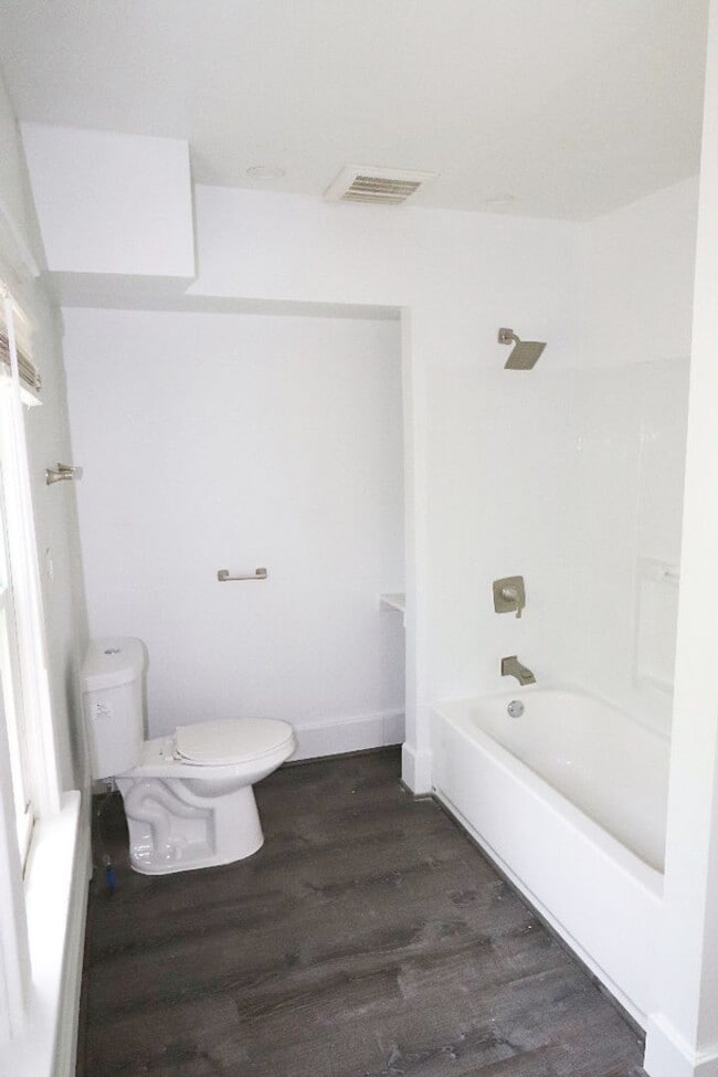 Building Photo - $1,300 - Newly 3 Bedroom 2 Bath
