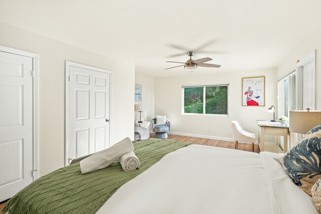 Building Photo - 10961 Limetree Dr