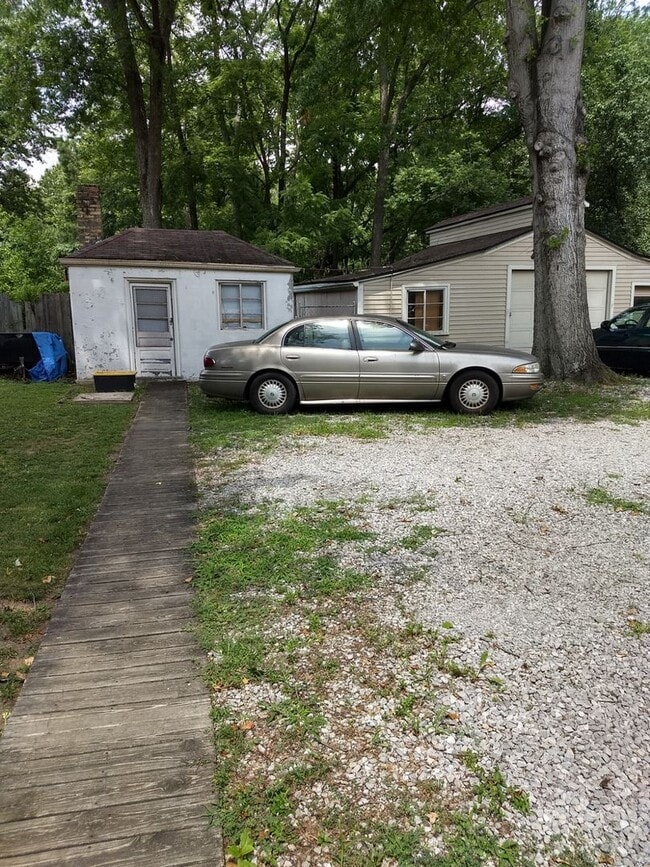 Building Photo - 3 Bed/2 Bath Single Fmaily Home