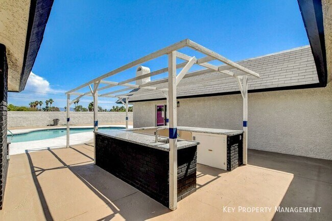 Building Photo - 3962 Euclid St