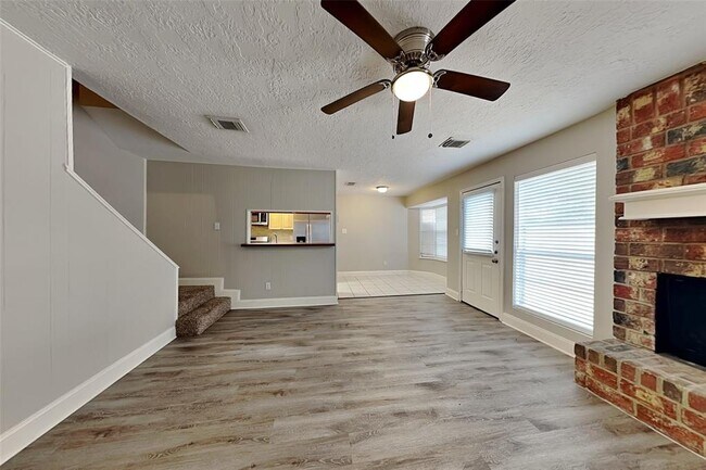 Building Photo - 2043 Shadow Rock Dr