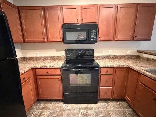Building Photo - Beautiful 2 Bedroom/2 Bathroom Apartment