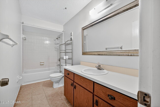 Building Photo - 12 Glen Arbor Park