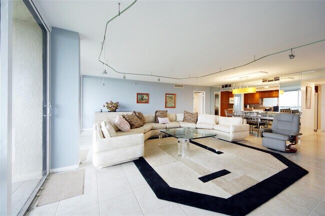 Building Photo - 2480 Presidential Way