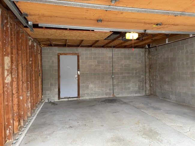 Building Photo - 1305 Camphill Way