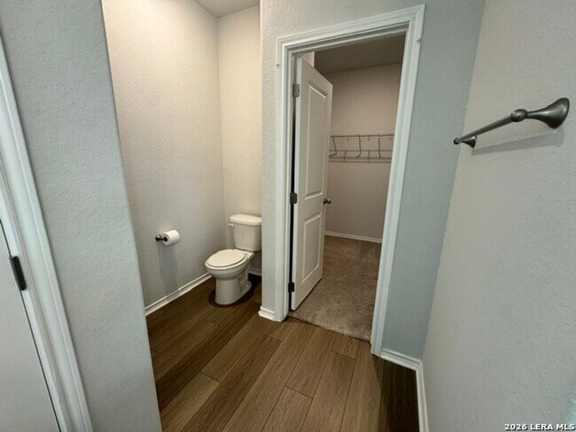 Building Photo - Newer Beautiful Home featuring 3-bedroom 2 Bath Plus office