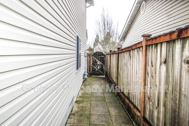 Building Photo - 13609 46th Ave SE