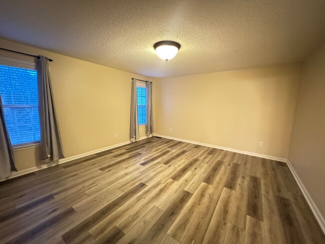 Building Photo - 3 Bedroom |  2.5 Bathroom Raleigh Home wit...