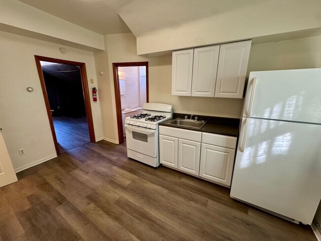 Building Photo - 212 N Highland Ave