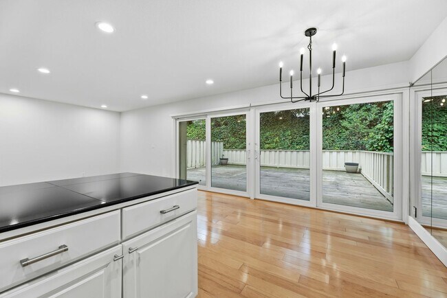 Building Photo - Elegantly Updated Apartment for Rent in Orinda