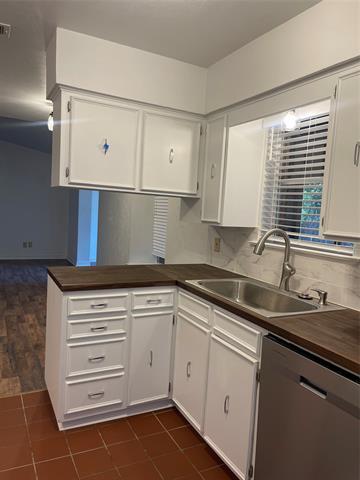 Building Photo - 2302 Mercedes Rd