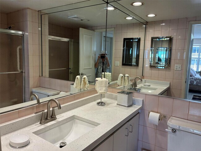 Building Photo - 4010 Galt Ocean Dr