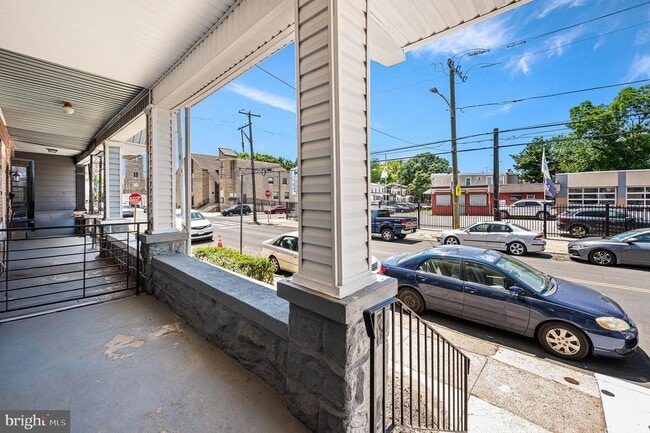 Building Photo - 441 S 61st St