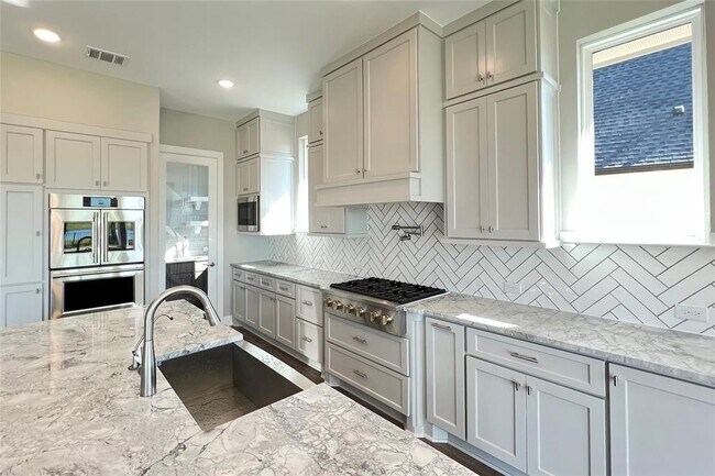 Building Photo - 10334 Fountain Shore Dr