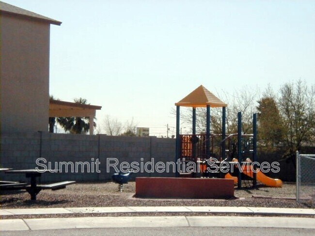 Building Photo - 3569 Drexel Manor Stra