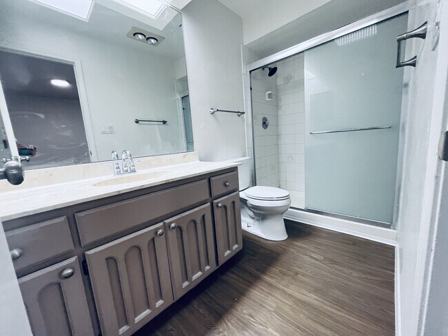 Building Photo - 10333 Camino Del Oso NE