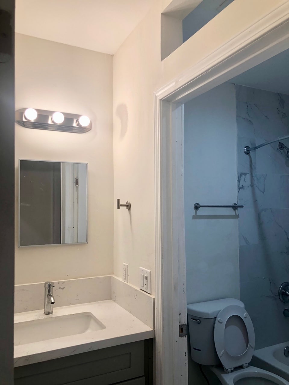 Building Photo - 256 S Alexandria Ave