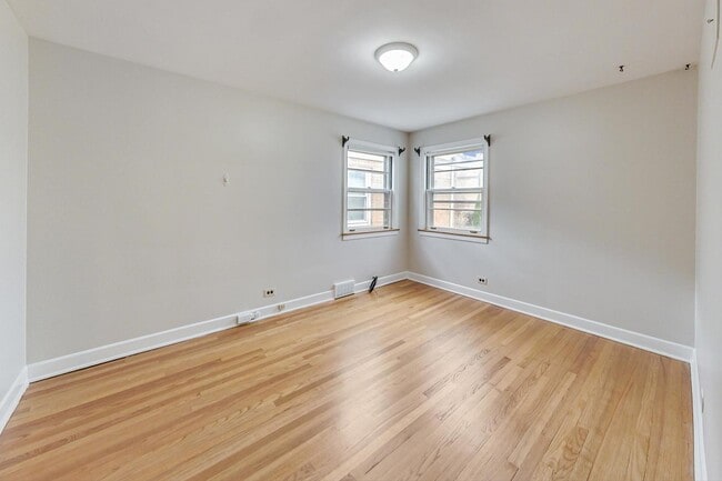 Building Photo - 6210 N Harding Ave
