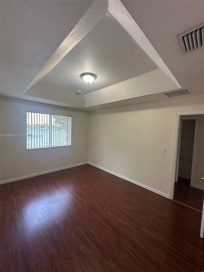 Building Photo - 1440 SE 24th Ct