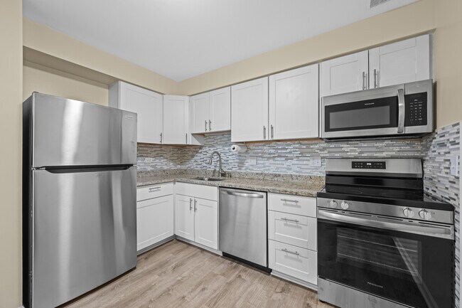 Building Photo - 715 Falcon Dr