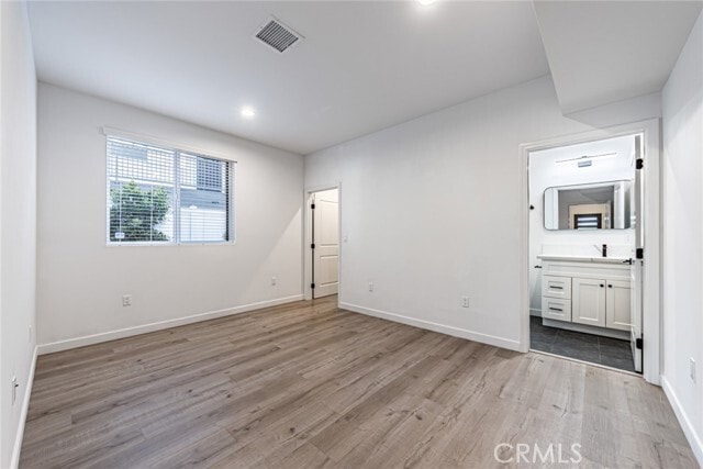 Building Photo - 14944 Moorpark St