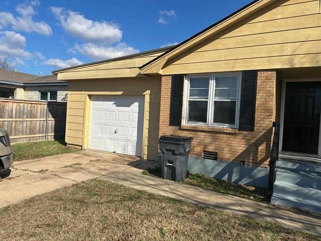 Building Photo - 2811 NW 21st Pl