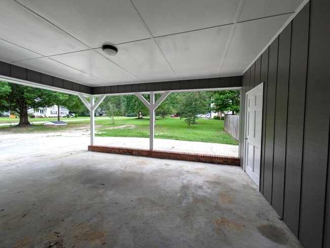 Building Photo - 929 Greenbriar Dr