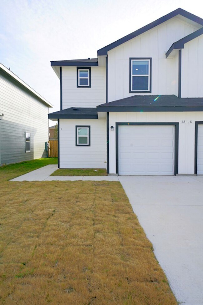 Building Photo - Brand New Duplex Rental Now Available in Converse, TX! Realtor Commission: $600