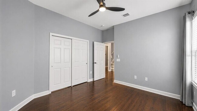 Building Photo - 439 Chelsea Ave