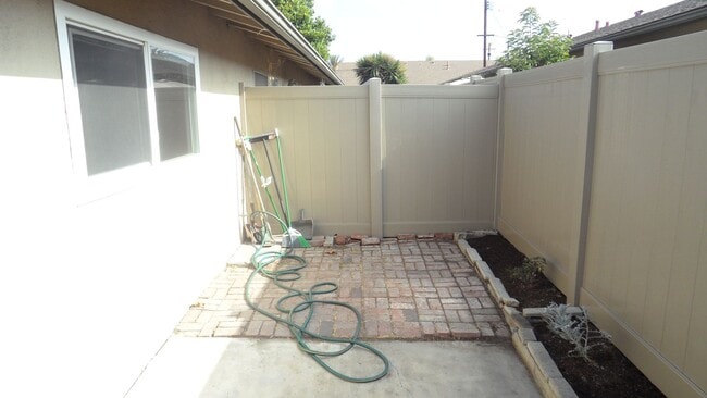 Building Photo - Nicely Updated 1 Bedroom 1 Bathroom, Coco ...