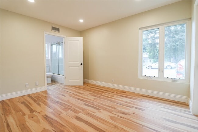 Building Photo - 16608 Park Ln Cir